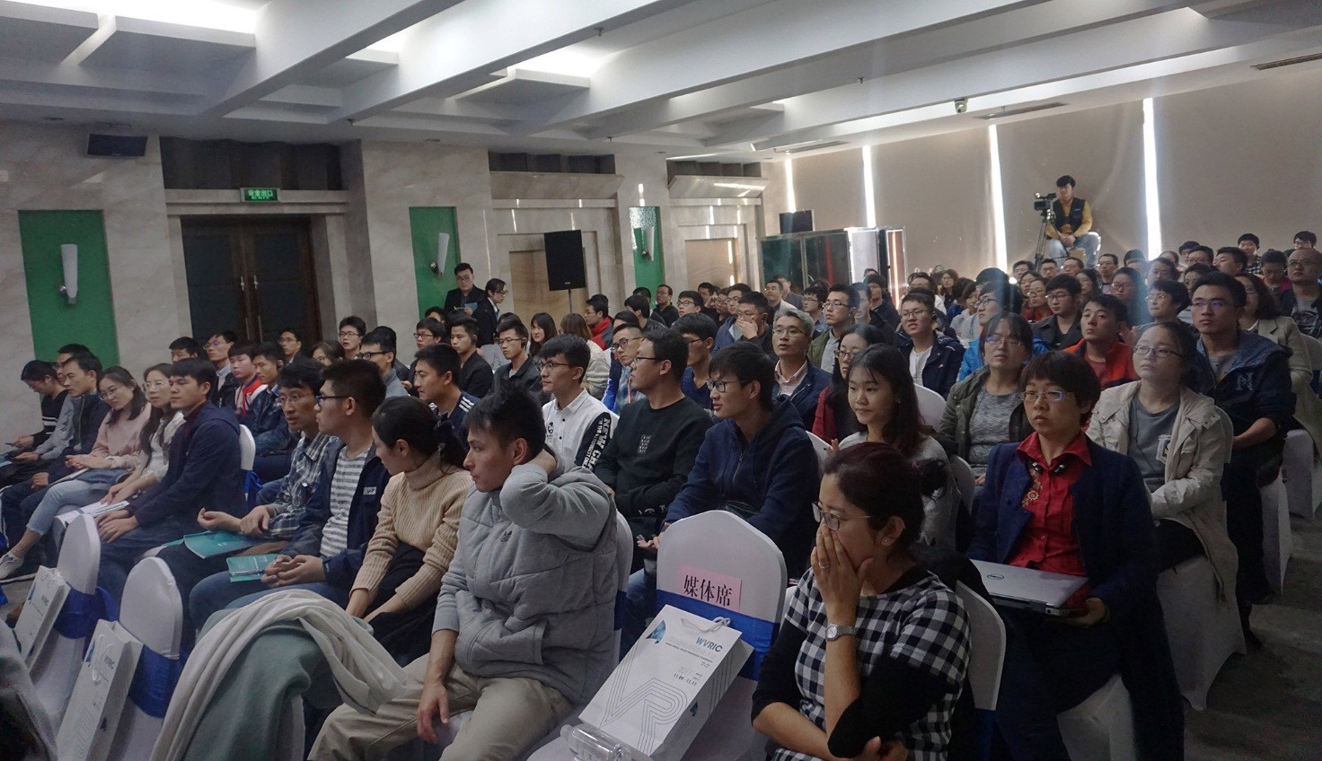 ��Ȧ- ��ȦΪ�Ķ���